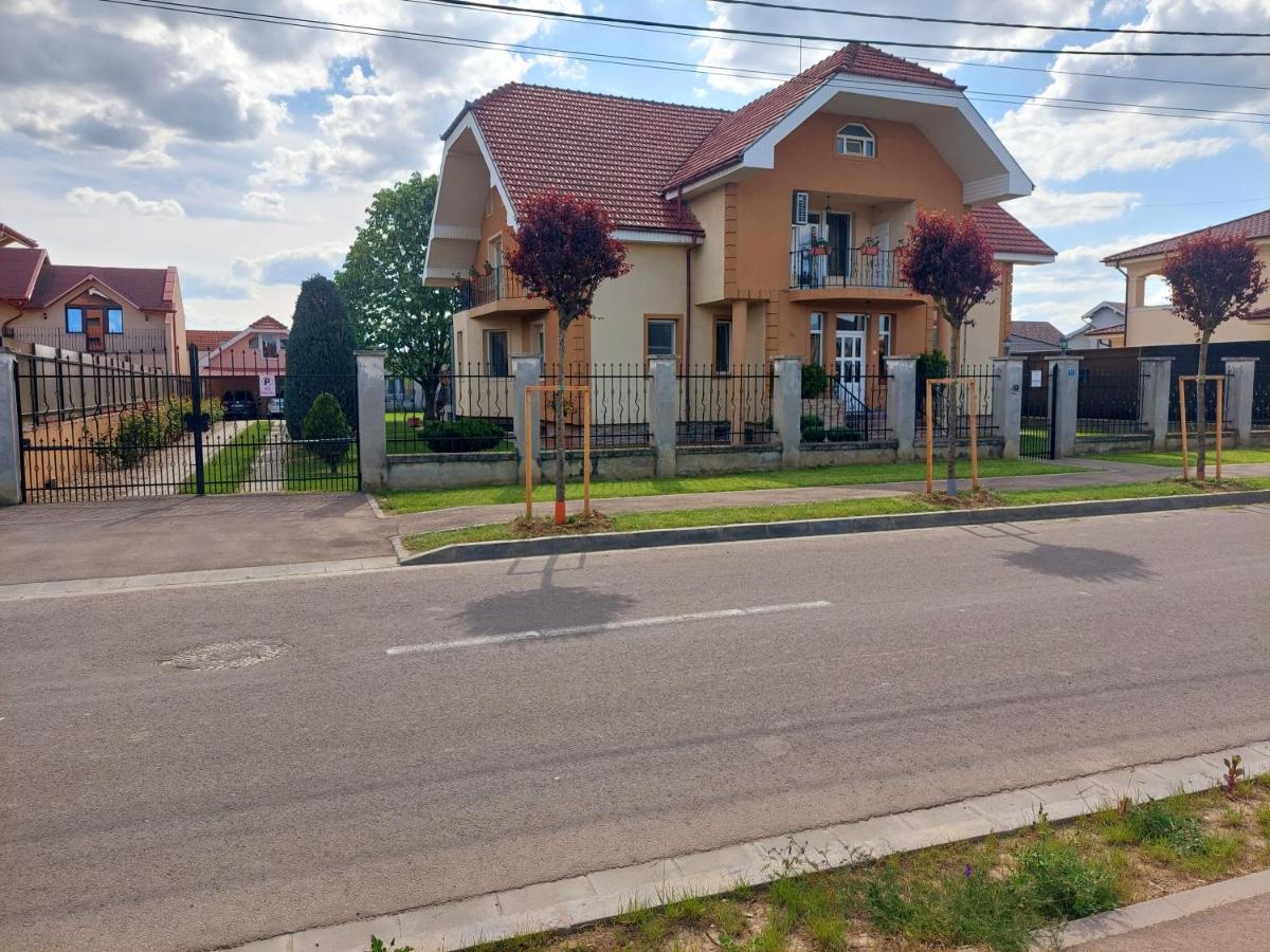 Villa Casuta Cu Tei Oradea Exterior foto